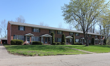 Bexley Townhomes in Canton, OH - Building Photo - Building Photo