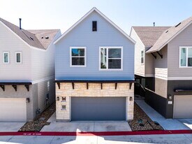 5843 Whitby Rd in San Antonio, TX - Building Photo