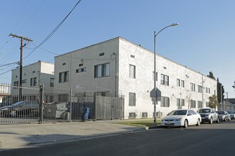 1051-1057 W 42nd Pl in Los Angeles, CA - Foto de edificio - Building Photo
