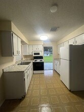 2372 Florida Dr in Deltona, FL - Building Photo - Building Photo