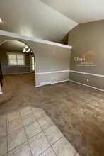 2760 Indian Hills Ln in Layton, UT - Building Photo - Building Photo
