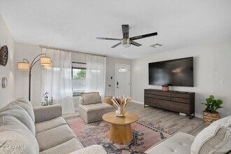 8143 E Weldon Ave in Scottsdale, AZ - Building Photo - Building Photo