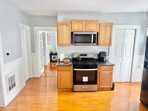 30 Loxwood St, Unit 3 in Worcester, MA - Foto de edificio - Building Photo