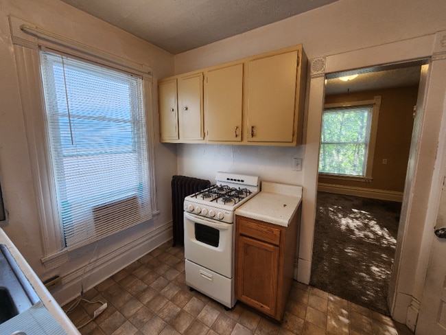 1575 Coit Ave NE in Grand Rapids, MI - Building Photo - Building Photo