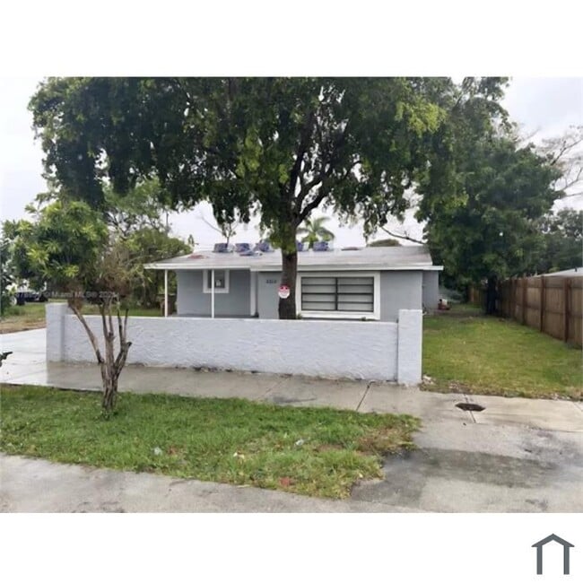 5311 NE 10th Ave in Pompano Beach, FL - Foto de edificio - Building Photo