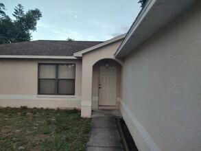 11050 Pickering Ln in Port Richey, FL - Building Photo - Building Photo