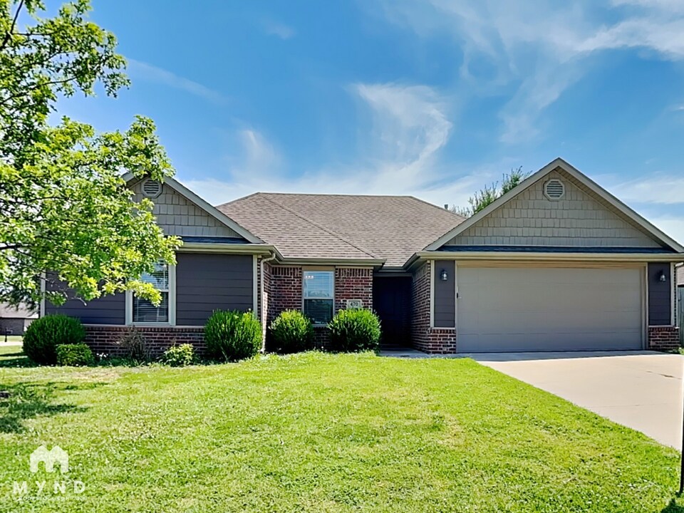 470 Torino Pl in Centerton, AR - Building Photo