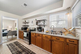 3330 Avenue O 1/2 in Galveston, TX - Foto de edificio - Building Photo