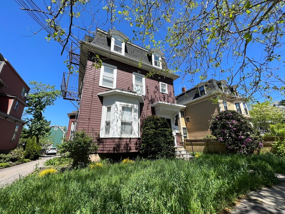 63 Walden St in Cambridge, MA - Building Photo