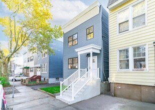 111 Clarke Ave in Jersey City, NJ - Building Photo - Building Photo