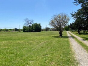 2427 Davy Ln in Denison, TX - Foto de edificio - Building Photo