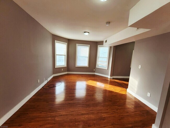 146 Hollywood Ave in East Orange, NJ - Building Photo - Building Photo