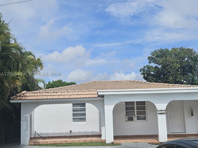 526 SW 64th Ct