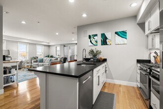 339 W Broadway in Boston, MA - Building Photo - Building Photo