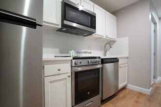 394 Langley Rd in Newton, MA - Building Photo - Building Photo