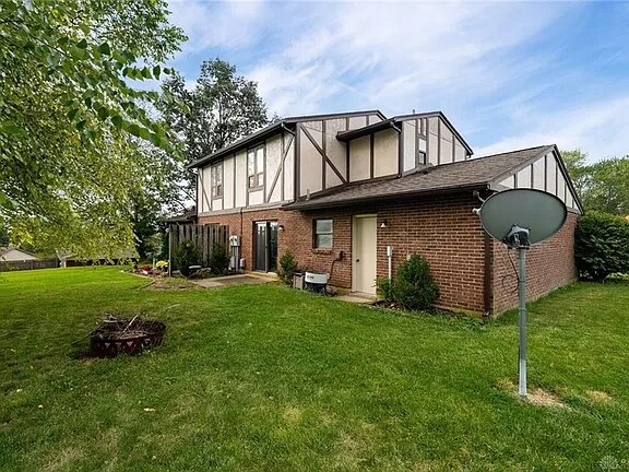 2374 Kewanna Ln in Beavercreek, OH - Building Photo - Building Photo