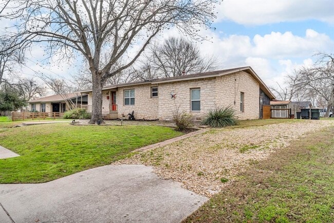 202 E 18th St in Georgetown, TX - Building Photo - Building Photo