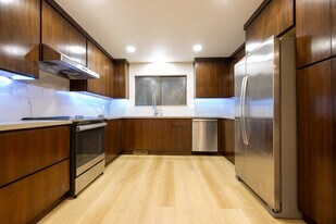 3320 Judah St in San Francisco, CA - Building Photo