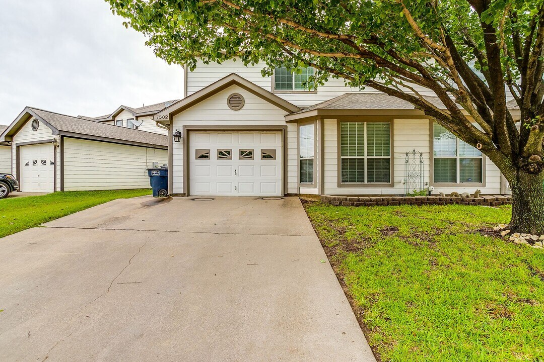 7502 Kings Tr in Fort Worth, TX - Building Photo