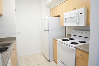 2440 E Preserve Way in Miramar, FL - Building Photo - Building Photo