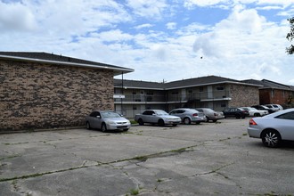 Titian Apartments in Baton Rouge, LA - Building Photo - Building Photo