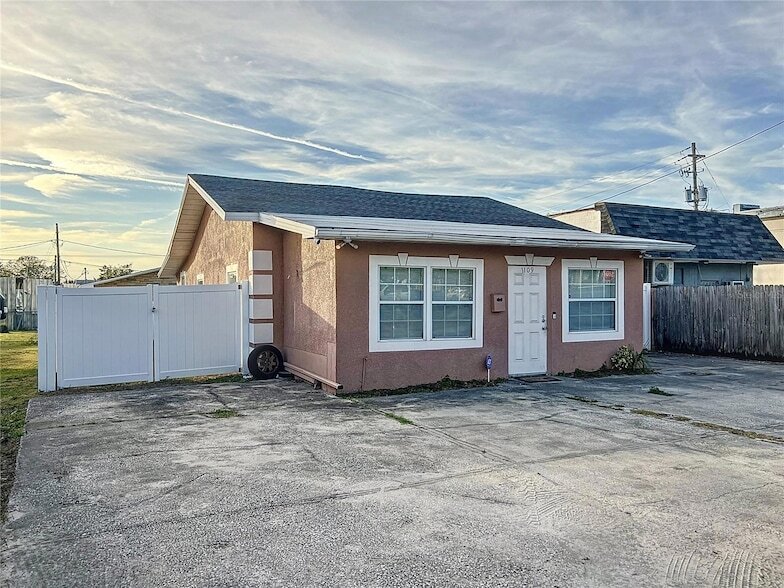 1109 5th St SW, Unit 4305-007 in Winter Haven, FL - Building Photo