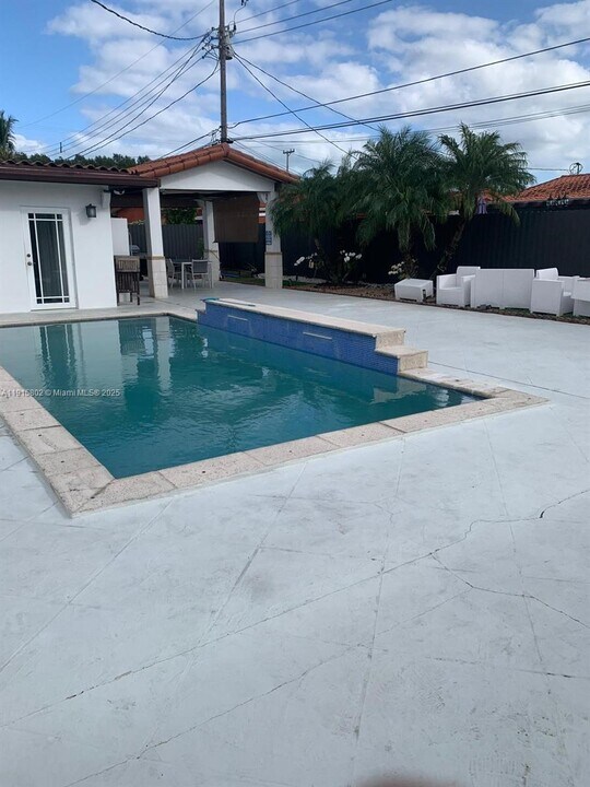 7780 SW 28th St in Miami, FL - Building Photo