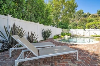 2324 Banyan Dr in Los Angeles, CA - Foto de edificio - Building Photo