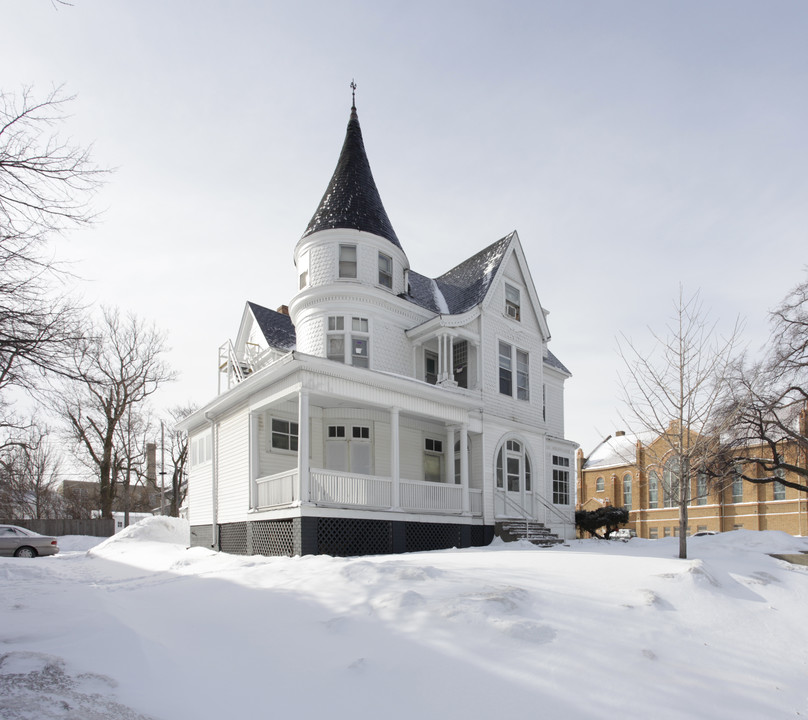 3837 Cuming St in Omaha, NE - Foto de edificio