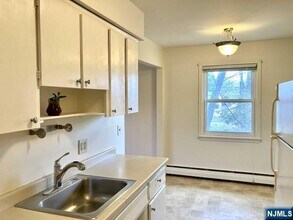 11 Spruce St in Oakland, NJ - Building Photo - Building Photo