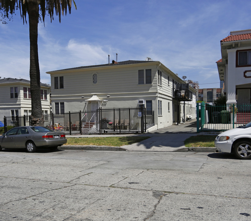 2841 Leeward Ave in Los Angeles, CA - Building Photo