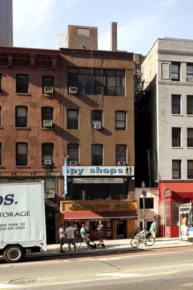 138 E 34th St in New York, NY - Foto de edificio - Building Photo