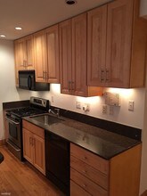 6111 Fifth Ave-Unit -Apt 1B in Pittsburgh, PA - Building Photo - Building Photo