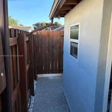 6720 Charleston St in Hollywood, FL - Building Photo - Building Photo