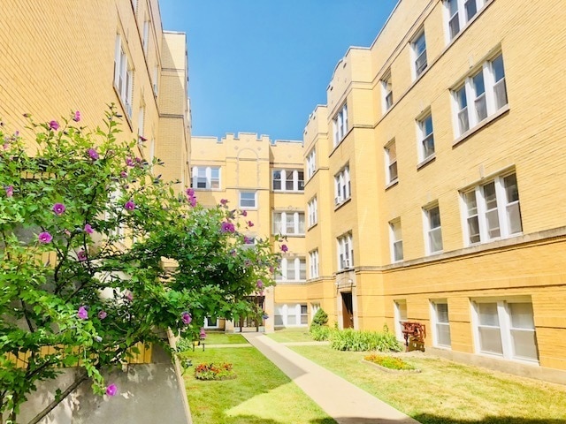 4412 N St Louis Ave in Chicago, IL - Building Photo