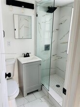 1935 Marseille Dr in Miami, FL - Foto de edificio - Building Photo