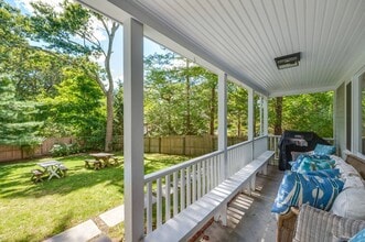 40 Missapogue Ct in Southampton, NY - Building Photo - Building Photo