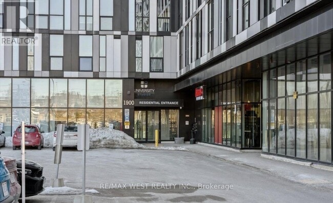 property at 1900 Simcoe St N