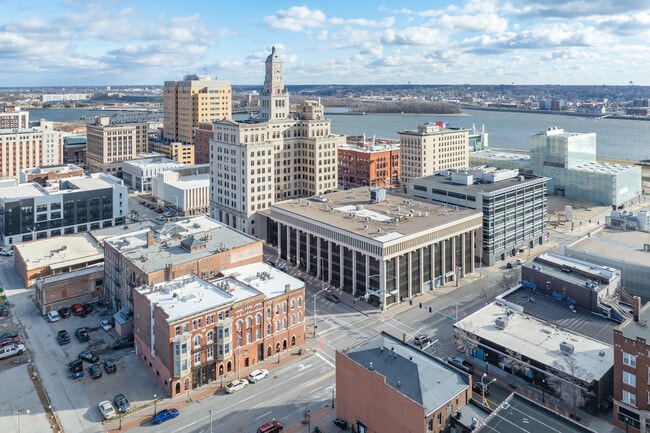 The Penthouse Davenport in Davenport, IA - Building Photo - Building Photo