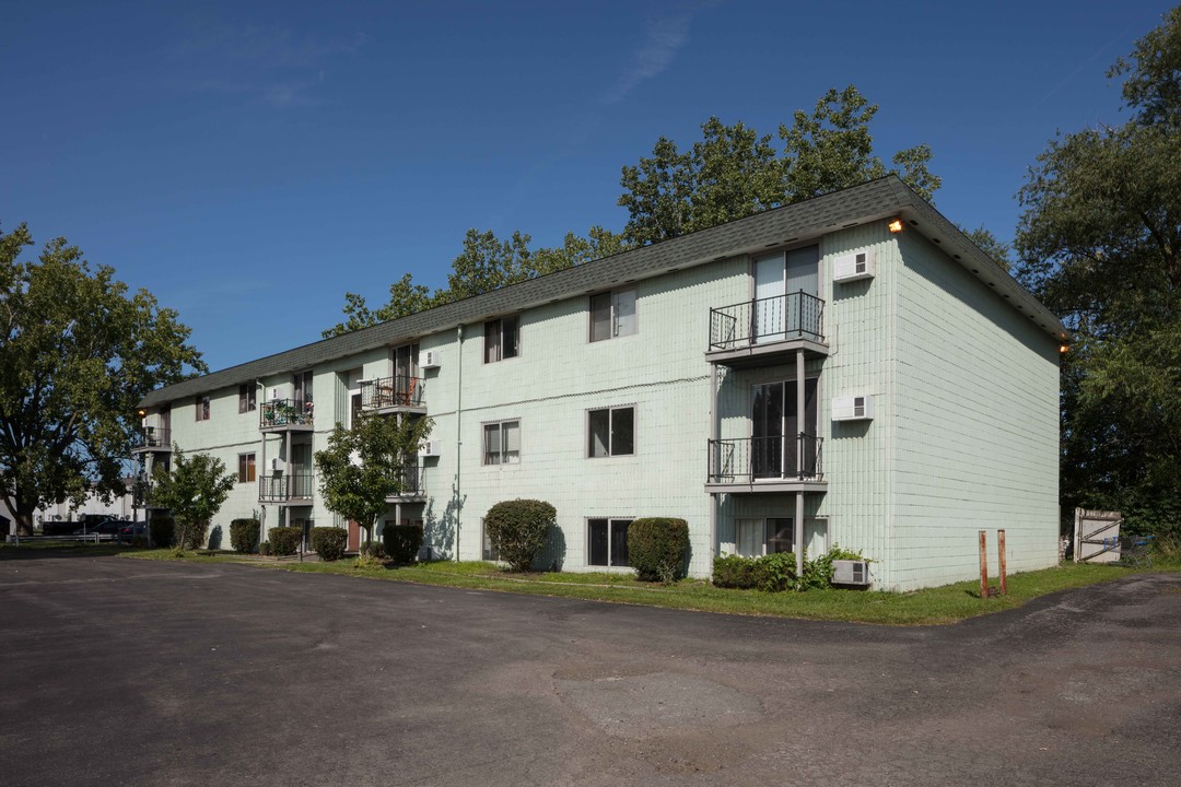 Marine Memorial Apartments in Niagara Falls, NY - Building Photo