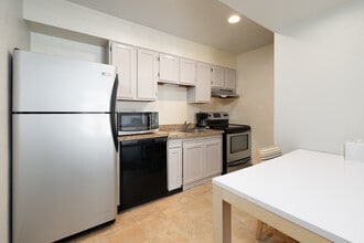 The Haven at Academy in Colorado Springs, CO - Foto de edificio - Interior Photo