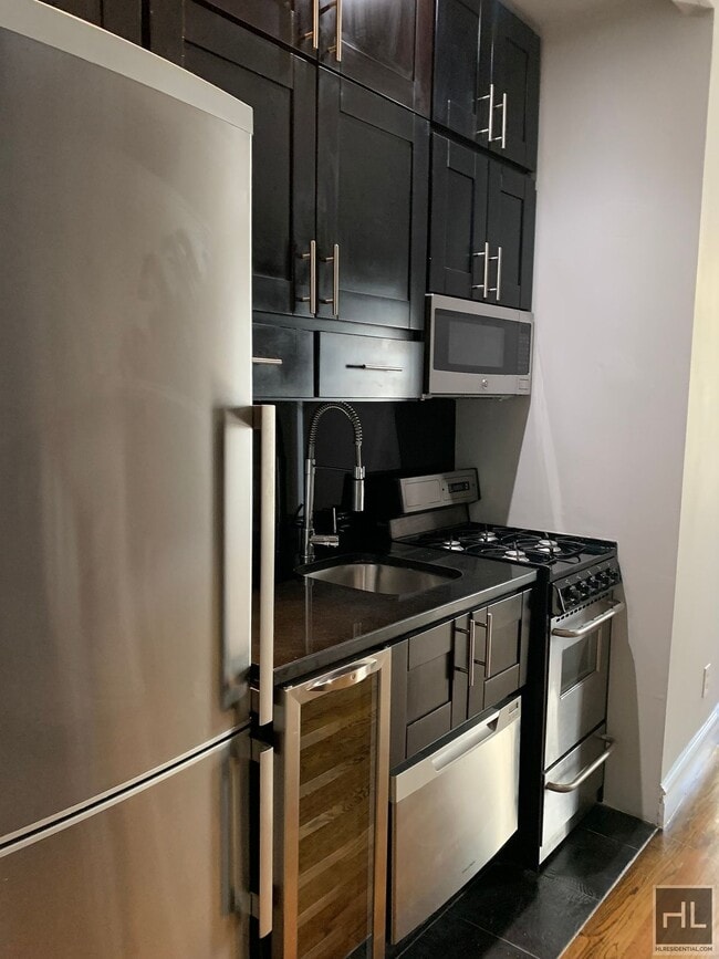 W 103RD ST., Unit 4FE in New York, NY - Building Photo - Building Photo