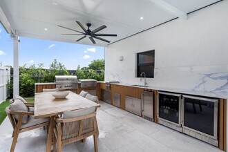 10940 SW 180th St in Miami, FL - Building Photo - Building Photo