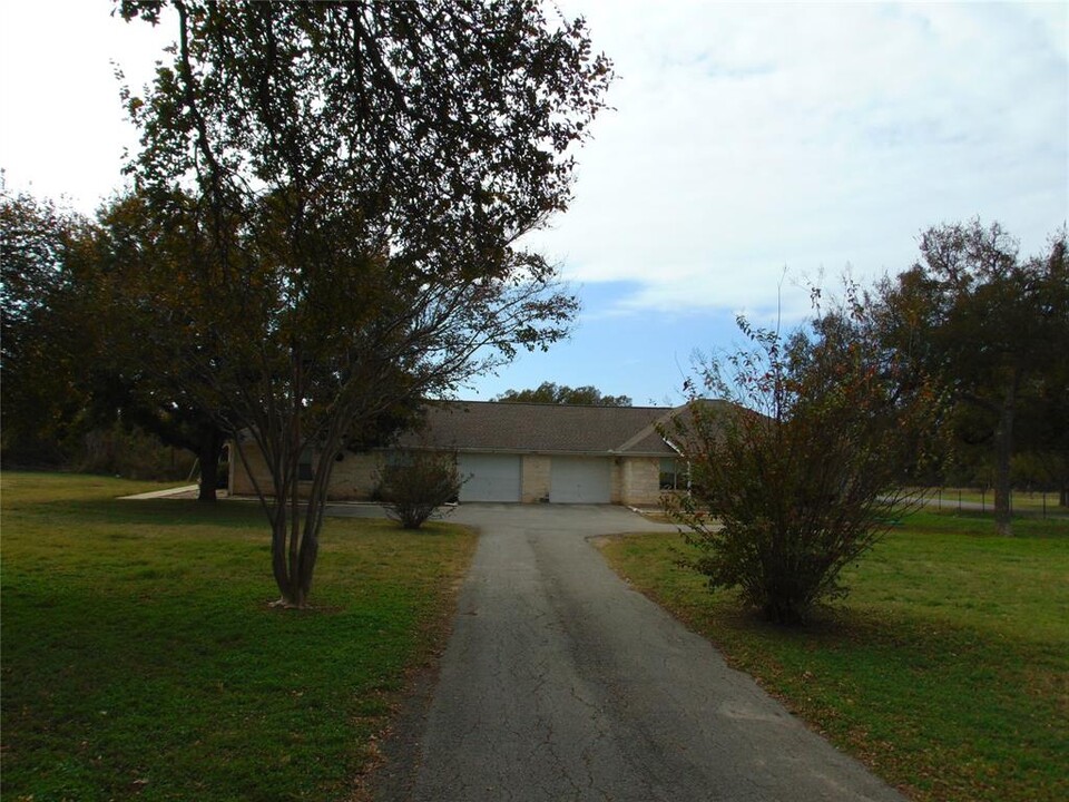 27005 Ranch Rd 12 in Dripping Springs, TX - Building Photo