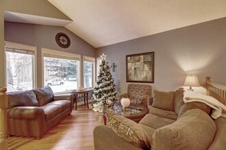 36 Millpark Rd SW in Calgary, AB - Building Photo - Building Photo