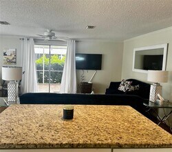 5742 Camelot Dr N in Sarasota, FL - Building Photo - Building Photo