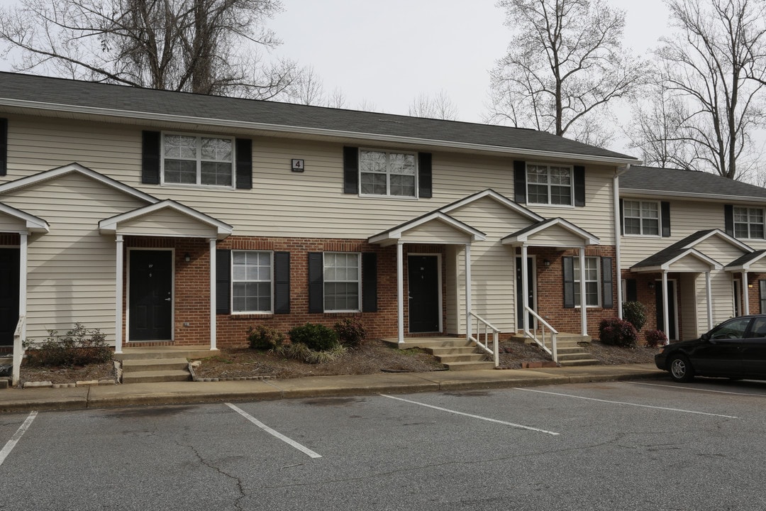 Poplar Creek Apartments in Inman, SC - Building Photo