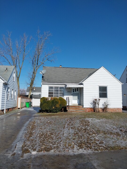 12817 Littleton Rd in Garfield Heights, OH - Building Photo