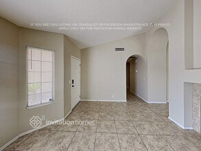 9030 W Windsor Ave in Phoenix, AZ - Foto de edificio - Building Photo