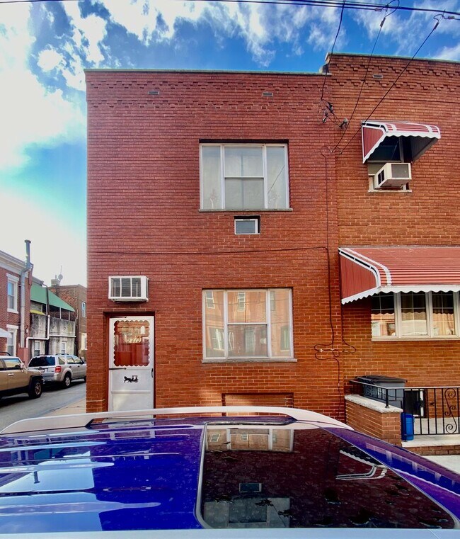 2312 S 11th St-Unit -1st Floor in Philadelphia, PA - Building Photo - Building Photo